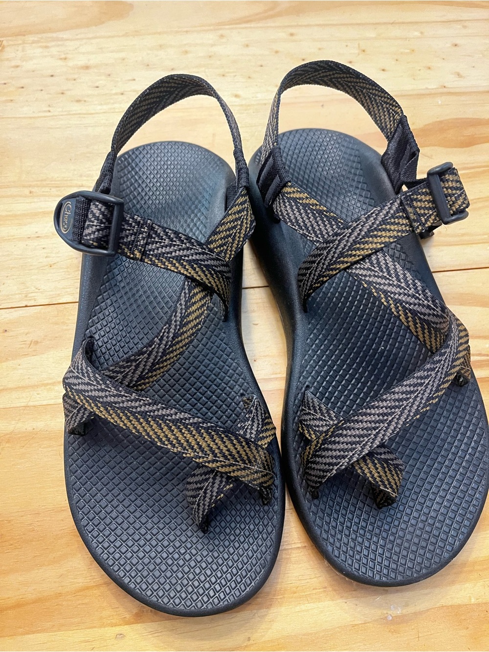 NWOT Mens Chaco’s with brown sole